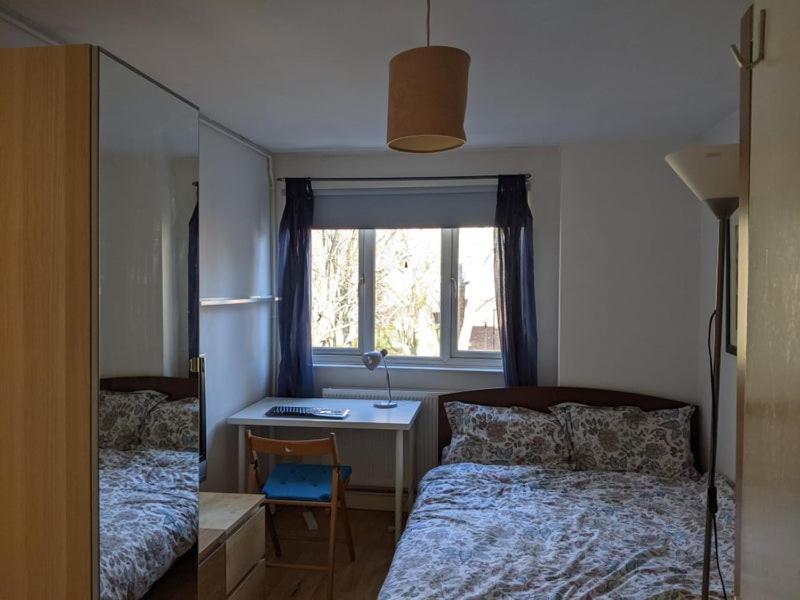 Central And Peaceful Room With Your Own Bathroom Londra Esterno foto