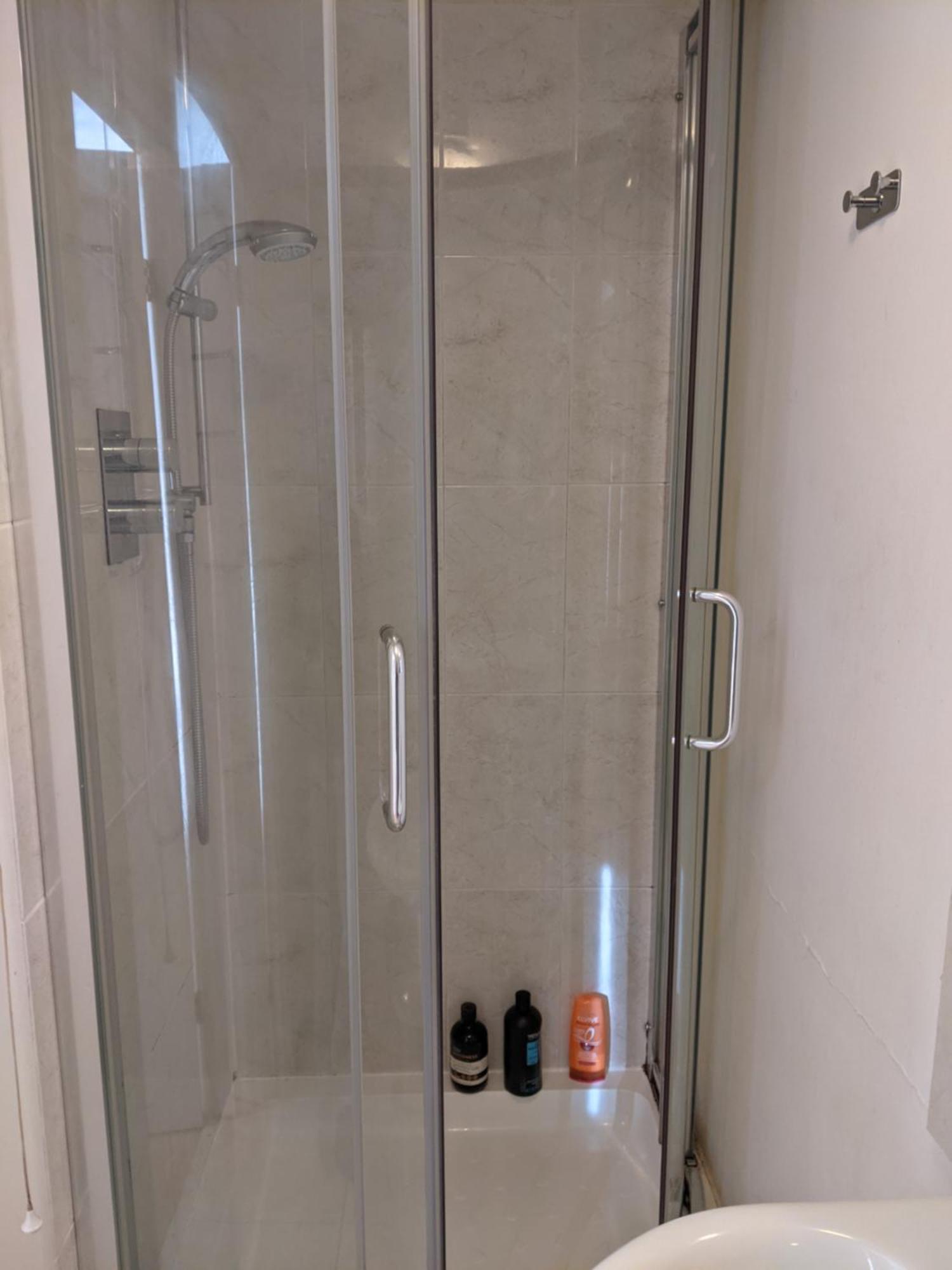 Central And Peaceful Room With Your Own Bathroom Londra Esterno foto