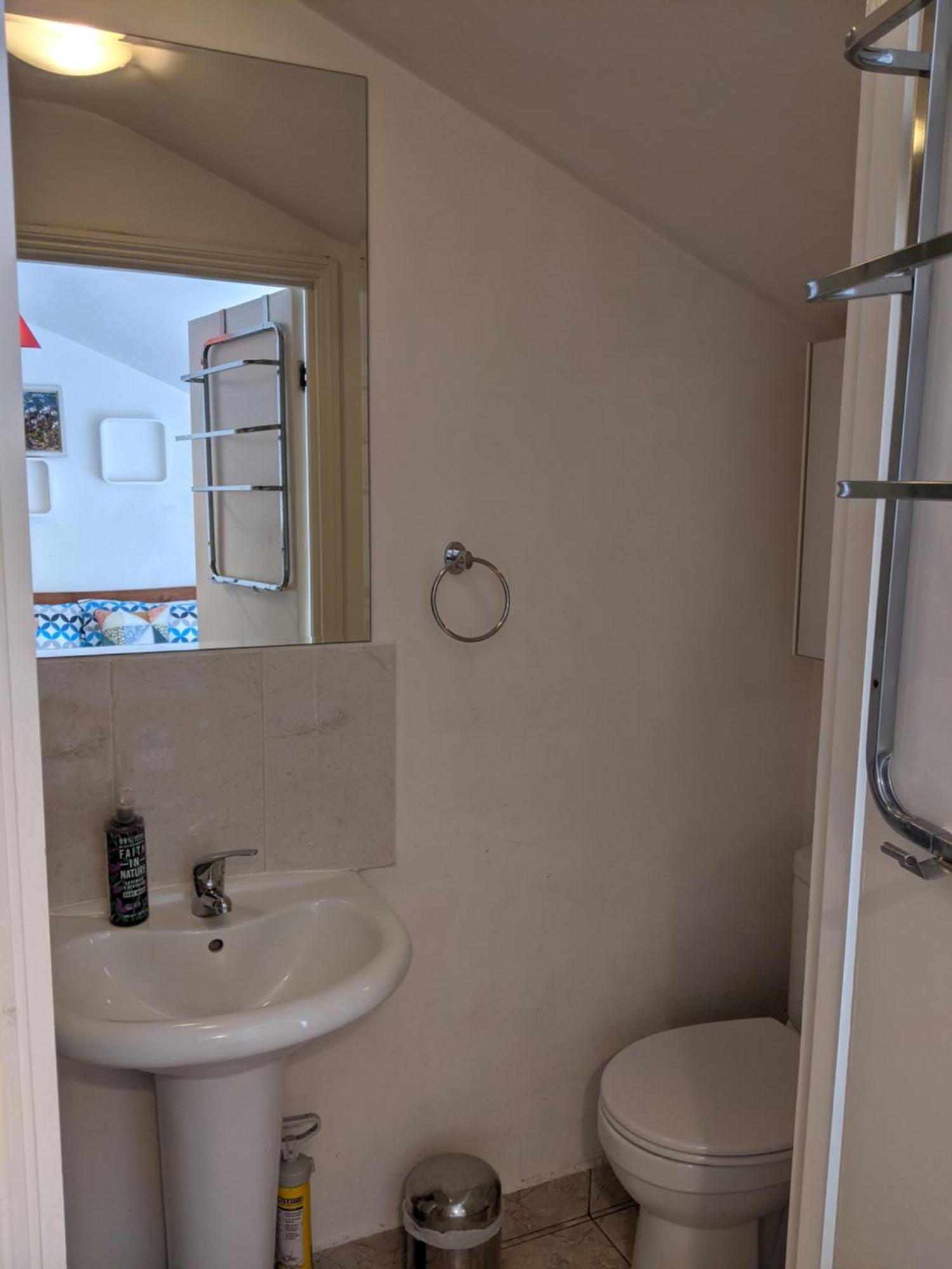 Central And Peaceful Room With Your Own Bathroom Londra Esterno foto